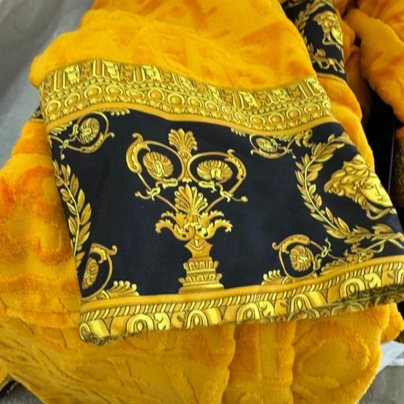 Versace Bath Robe - Picture 5 of 9